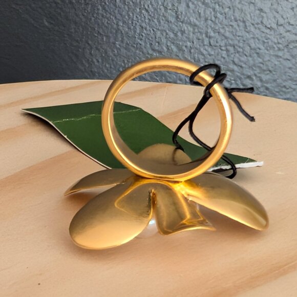 Kate Spade gold tone floral ring with faux pearls and crystals - Picture 6 of 12